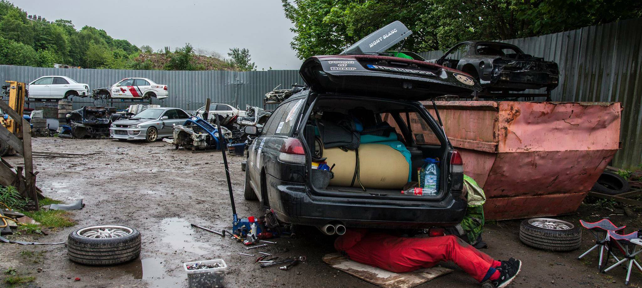 Reparatur auf der Rallye